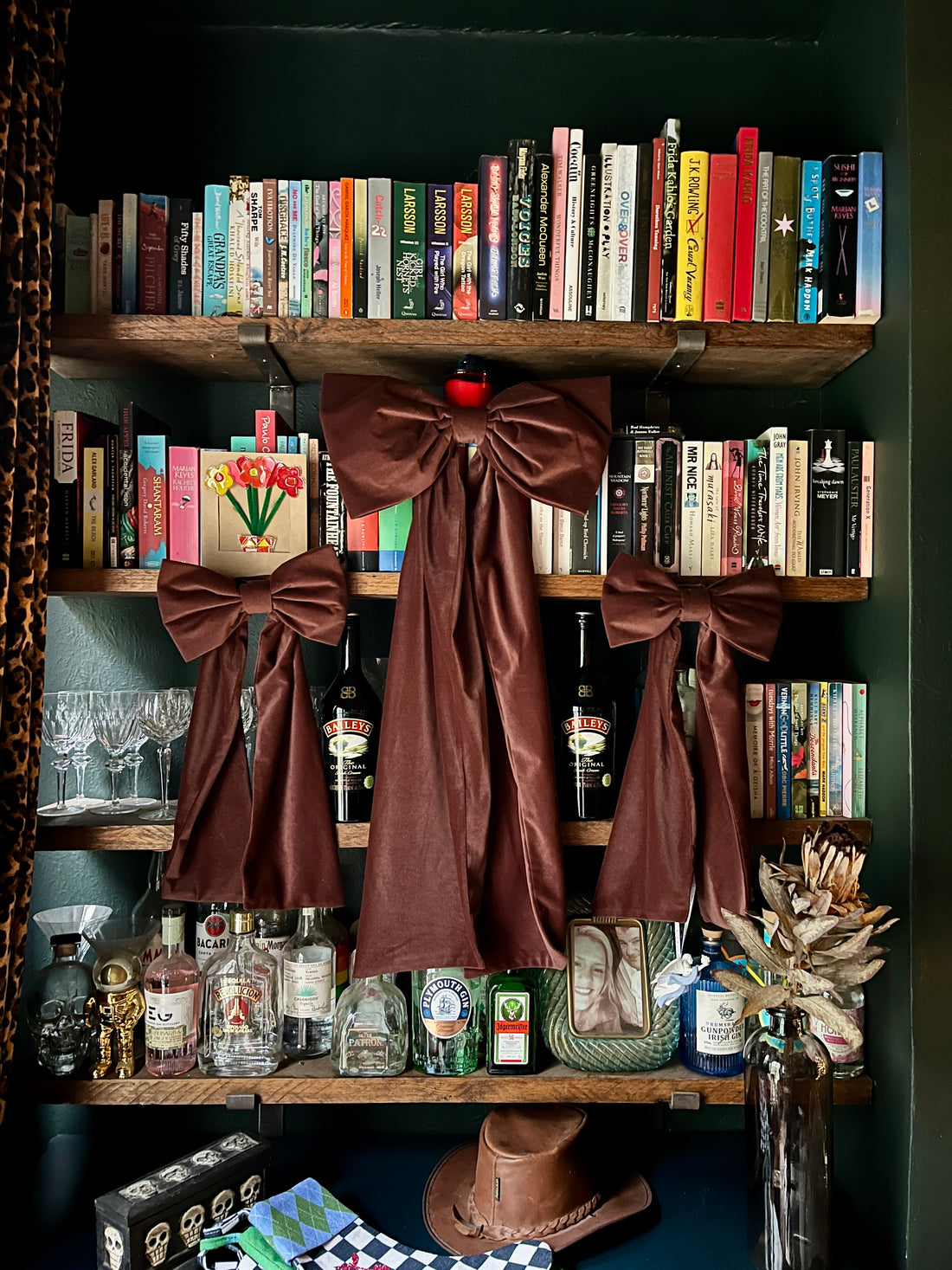 BROWN VELVET MINI BOW