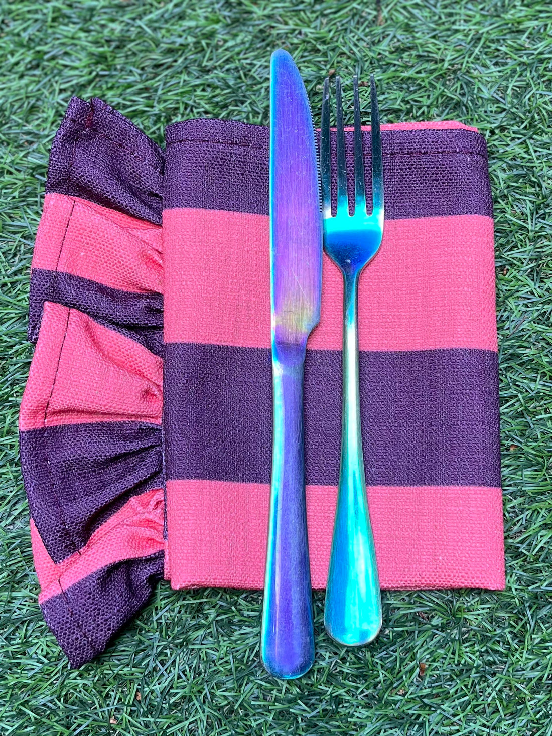 BURGUNDY / CORAL STRIPE RUFFLE NAPKIN