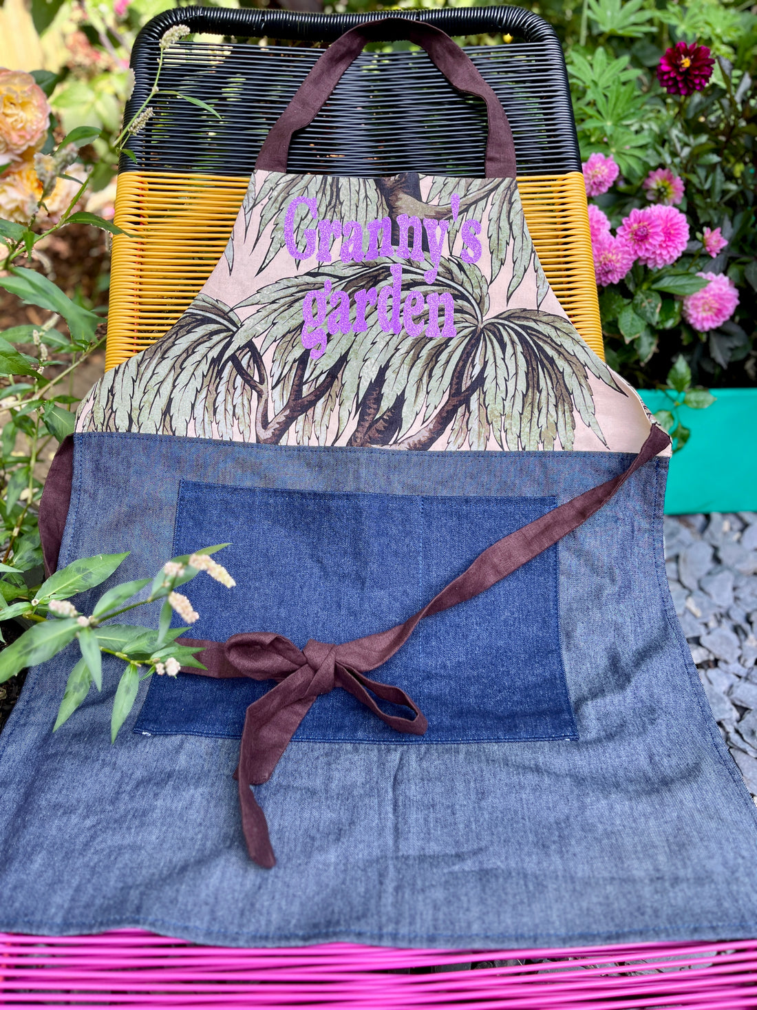 APRON 'GRANNY'S GARDEN'